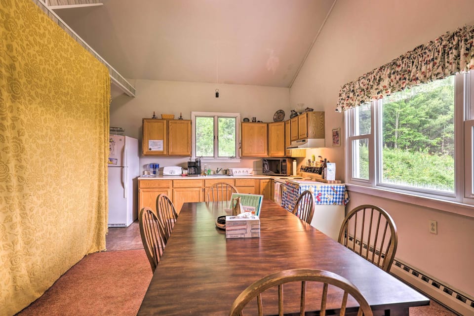 Dining Area | 6-Person Dining Table