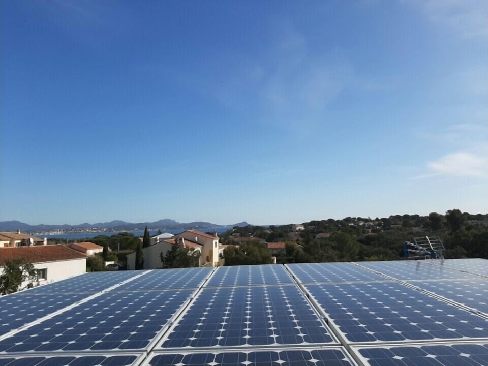 ECOLOGICAL WOODEN house - above ground pool WOOD - garden terrace 8 people max House in Roquebrune-sur-Argens