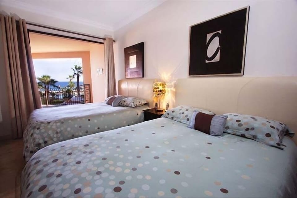 Bedroom 2  (2 queen beds)