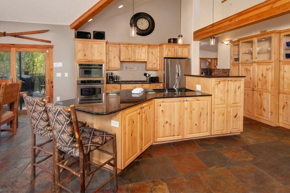 Kitchen and bar area.