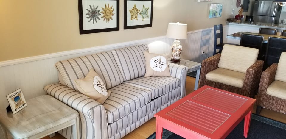 Living room seating for 6