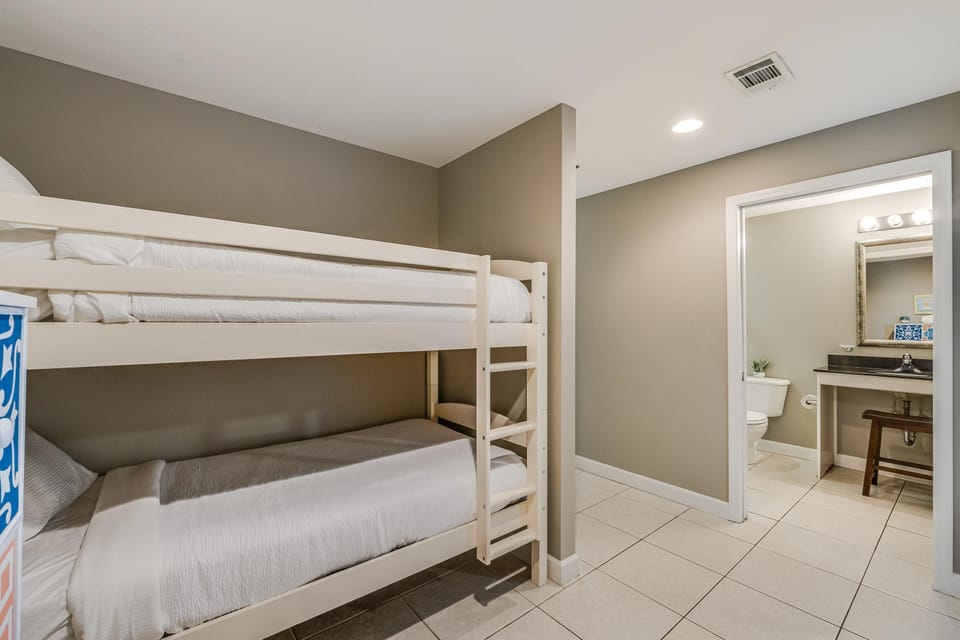 Bunk Alcove