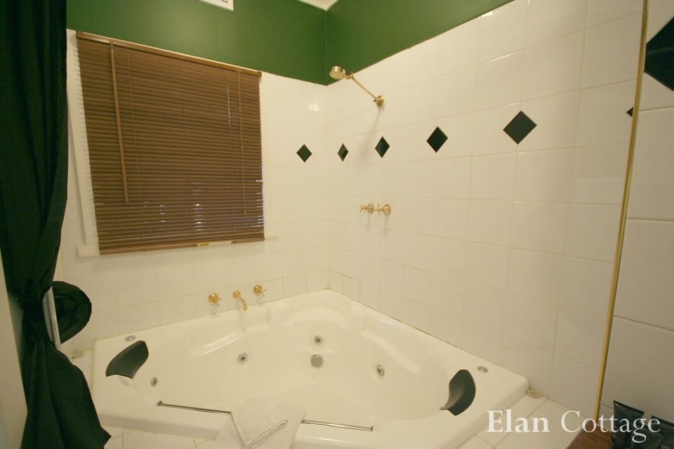 Large corner spa bath.