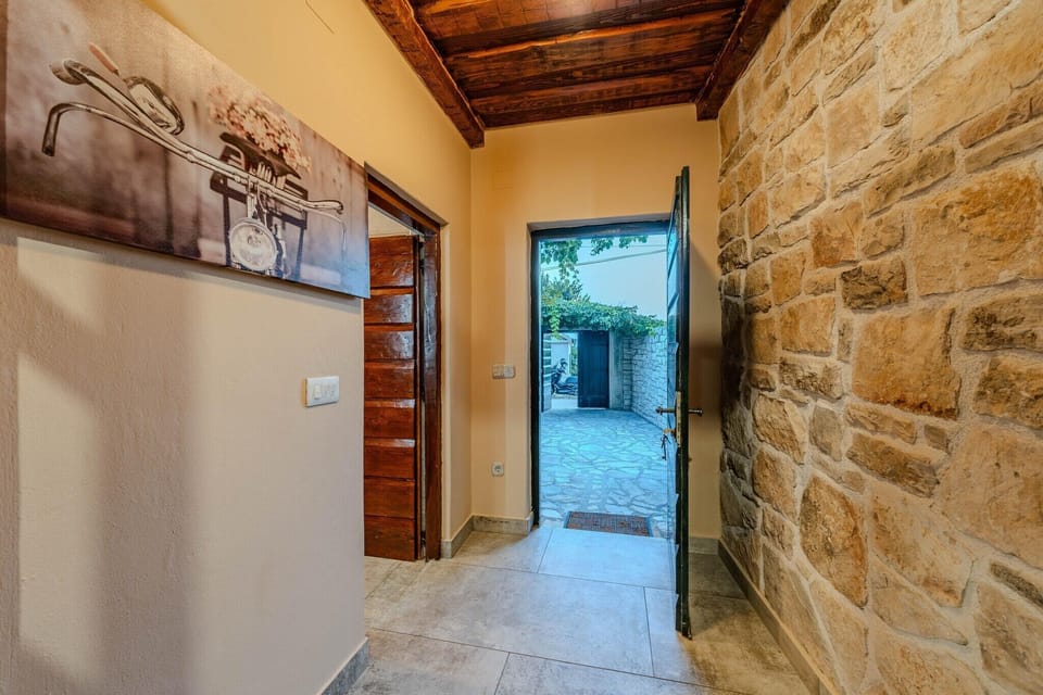 Entrance / Reception