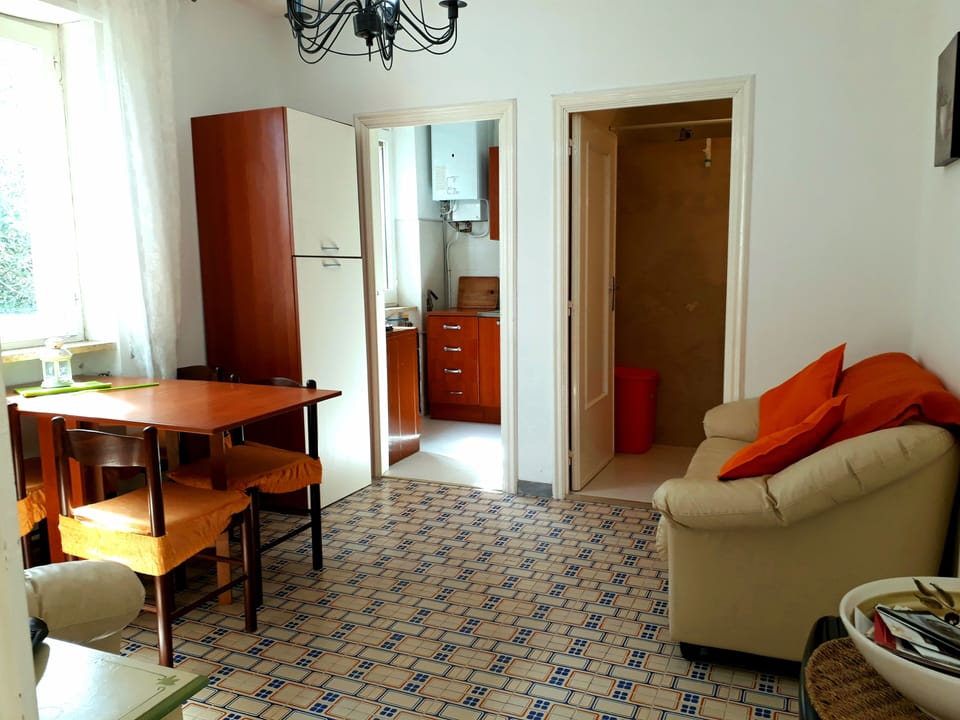 Coming in to Limone, through to the kitchen and bathroom.