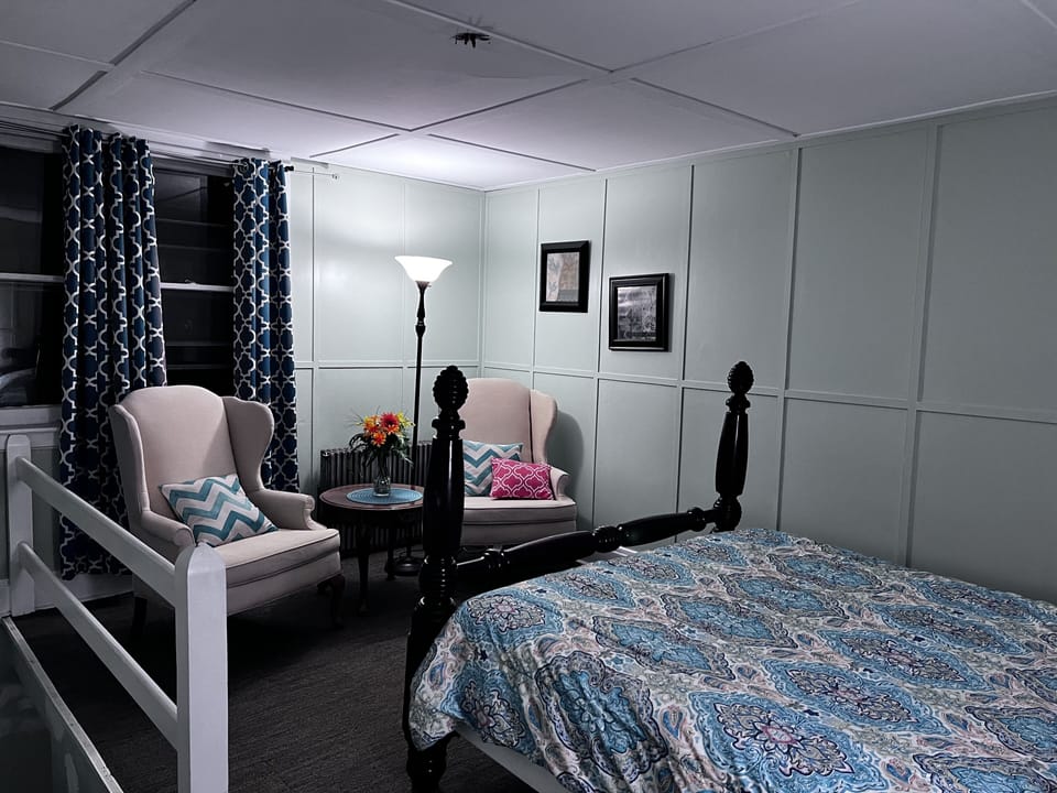 Attic bedroom with queen bed, sitting area and usb lamps