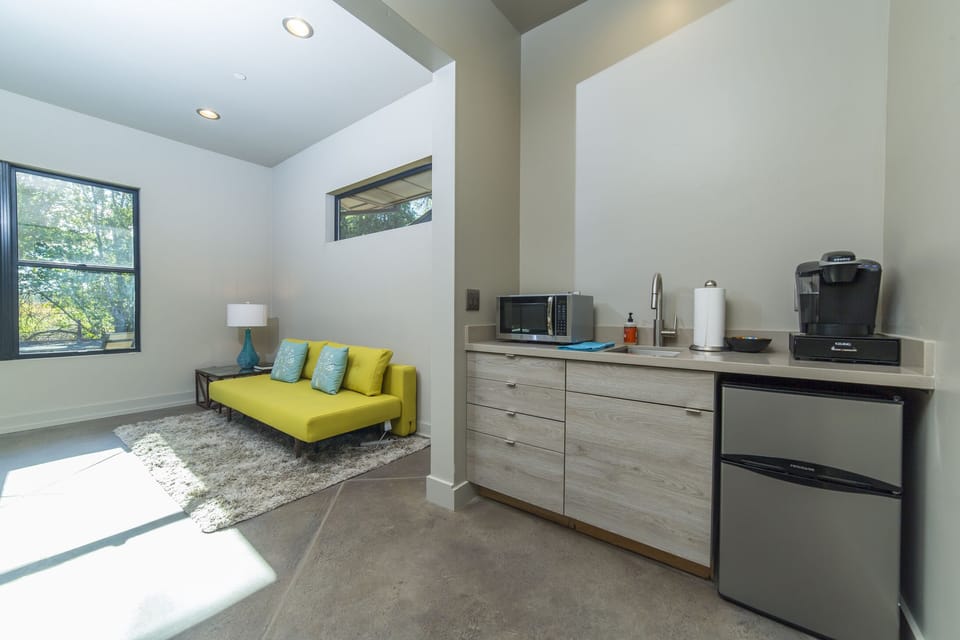 Coffee sink, small refrigerator