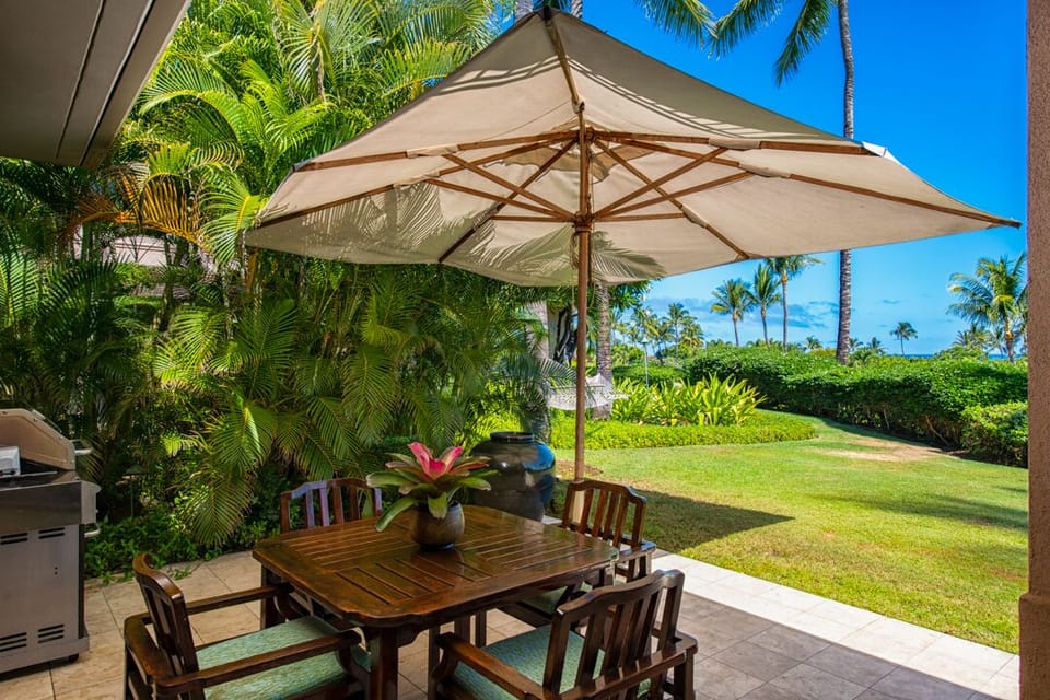 Outdoor Seating area with BBQ 