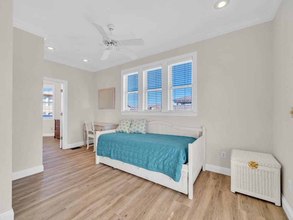 Third floor daybed and trundle (two singles beds)
