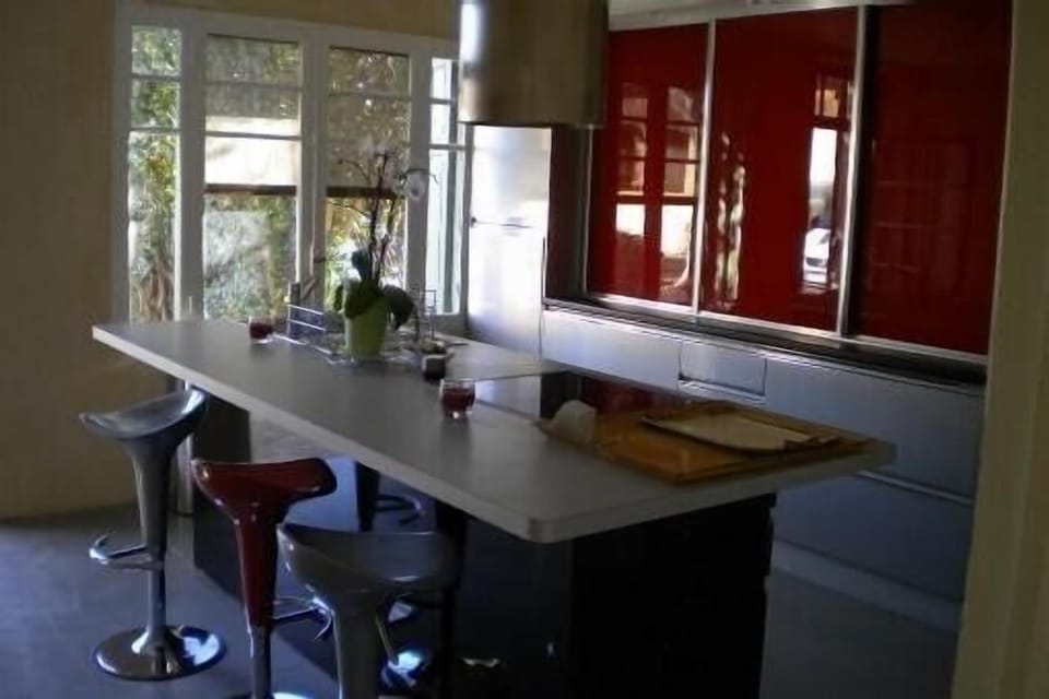 MODERN KITCHEN
