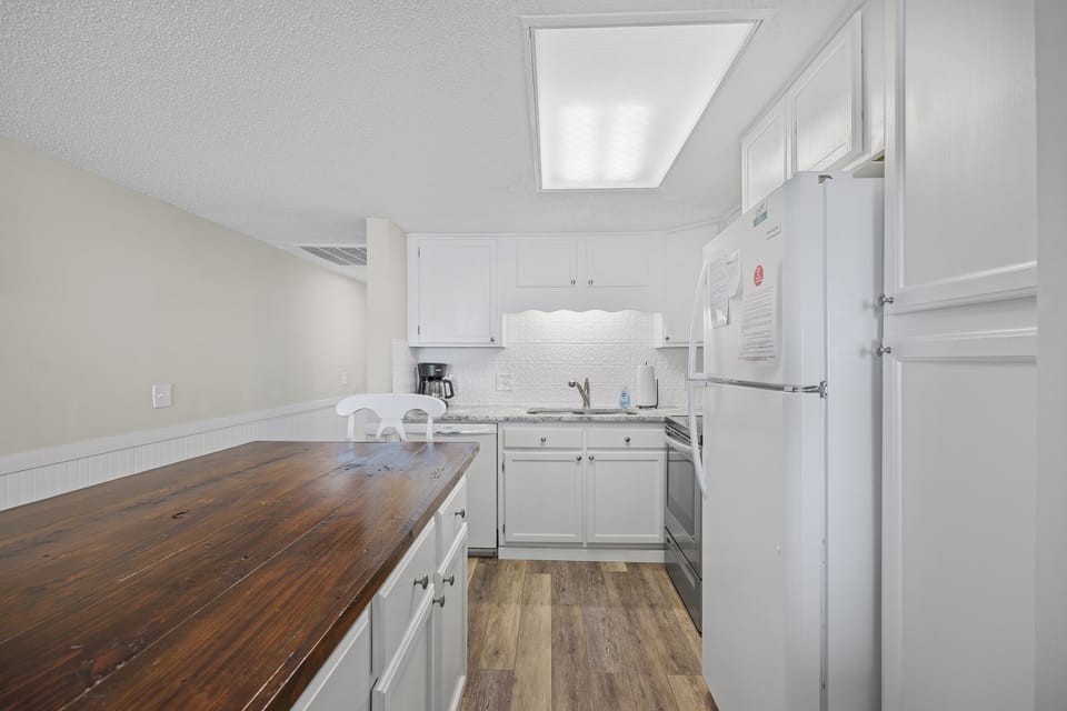 Kitchen area with eat-in bar and new granite countertops