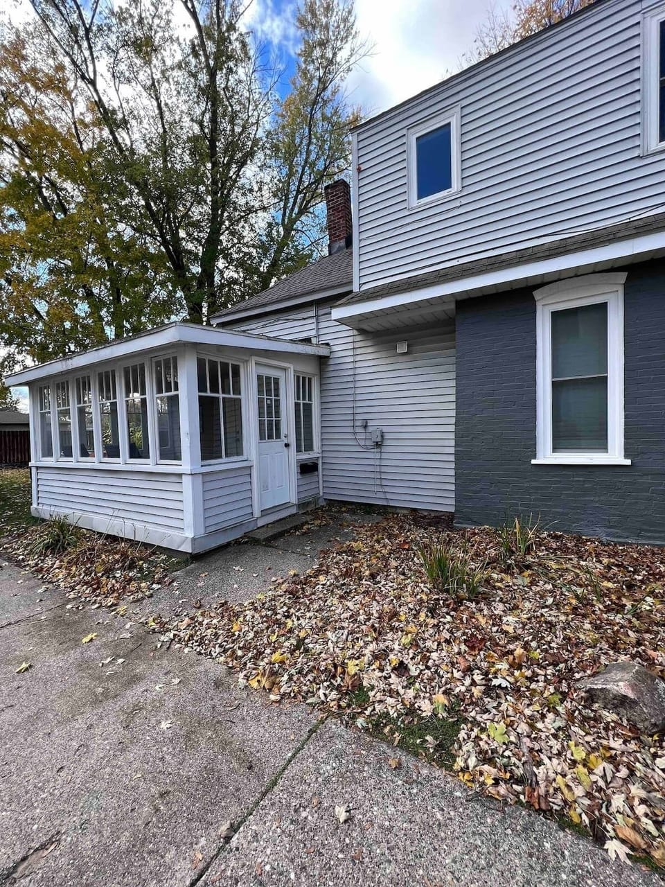 Shared porch entrance