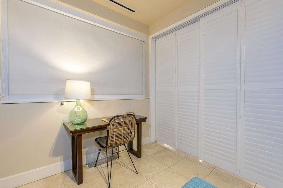 Private Den/3rd bedroom When Movable Shades are Closed