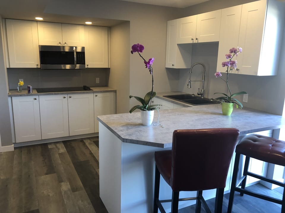 Full kitchen