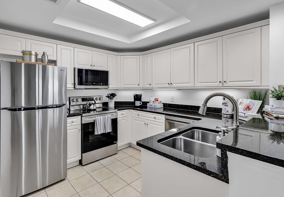 "Very clean and the kitchen was well stocked with things we needed" - Tim