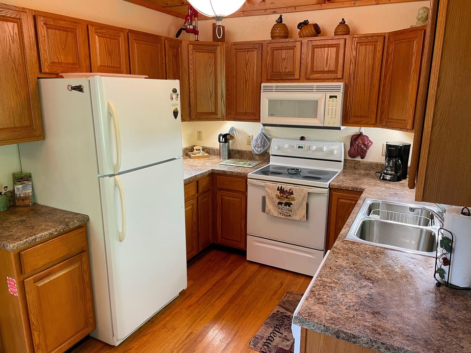 Full kitchen with all of the essentials.