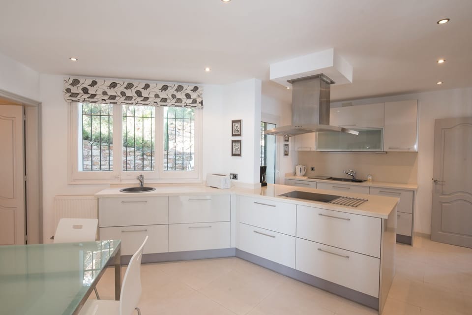 Well equipped kitchen