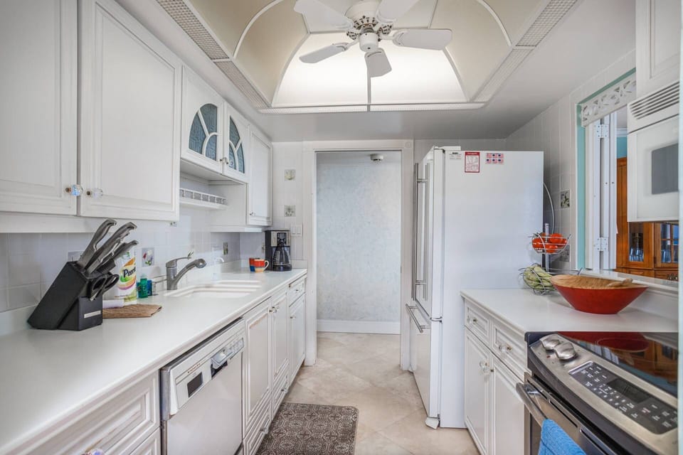 Our full size kitchen is stocked with dishes, glasses etc.  Make your favorite homemade meals anytime!  No food items included.