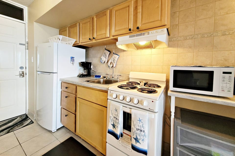 Kitchenette provides the essentials needed to whip up small meals. Frig, 4 burner stop top, oven, microwave, coffee maker, blender & toaster.