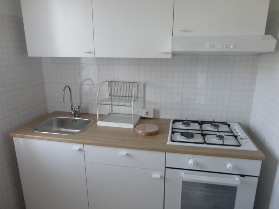 Fridge, oven