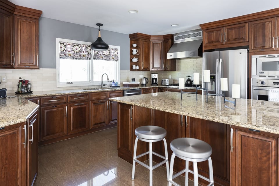 Cook and Connect – With a spacious island that seats four, this kitchen is perfect for cooking together, sharing drinks, or enjoying a quick bite.
