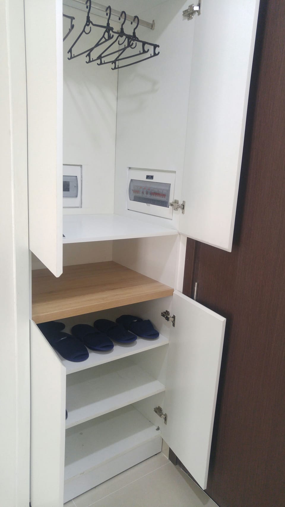 Shoes cabinet