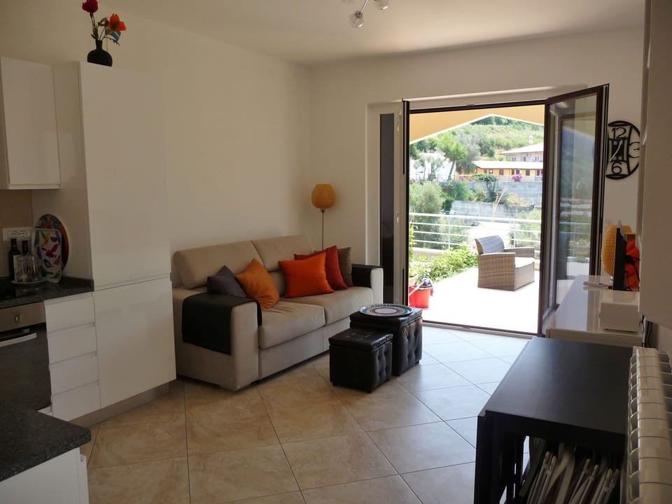 Livingarea with a comfortable sofabed, TV, DVD, radio, folding table