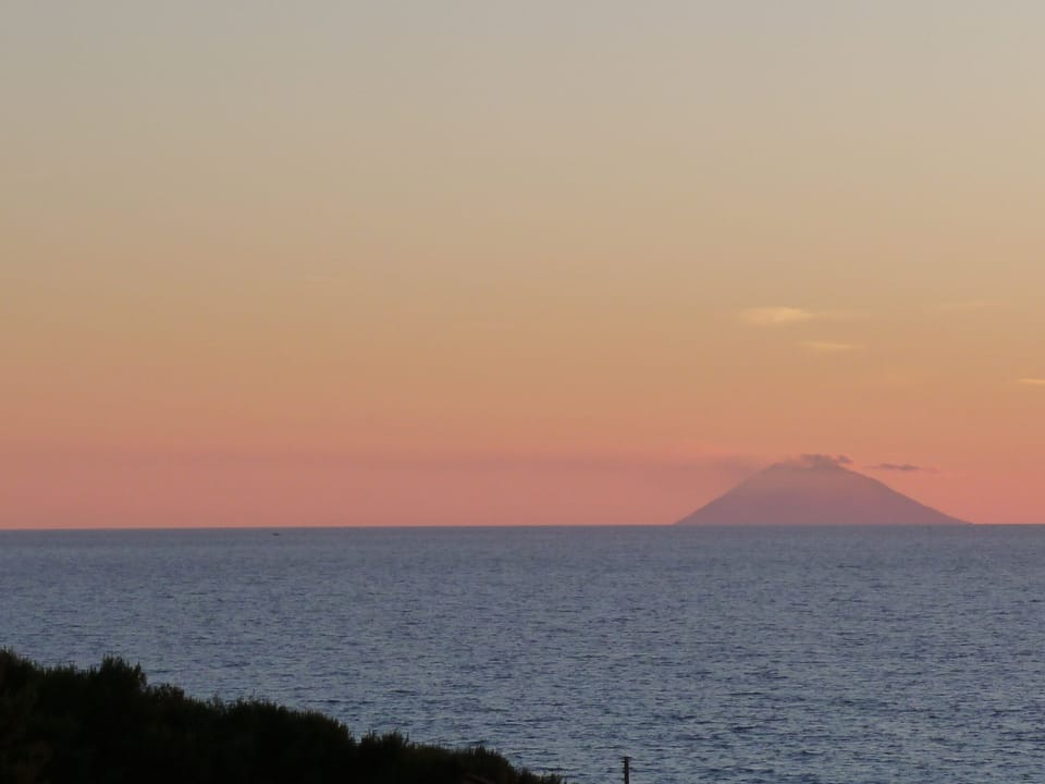 Stromboli zoomed in a clear day in june