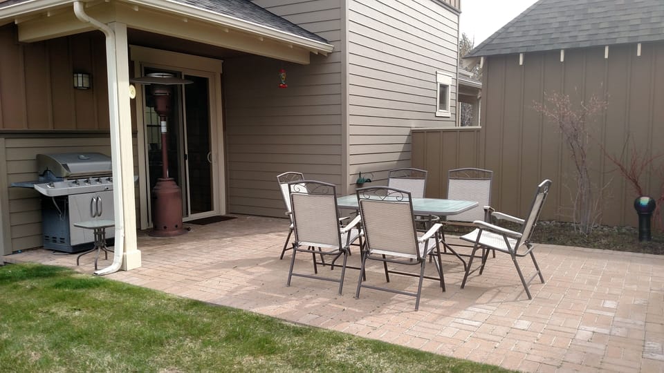 Back Patio, gas BBQ and mountain views
