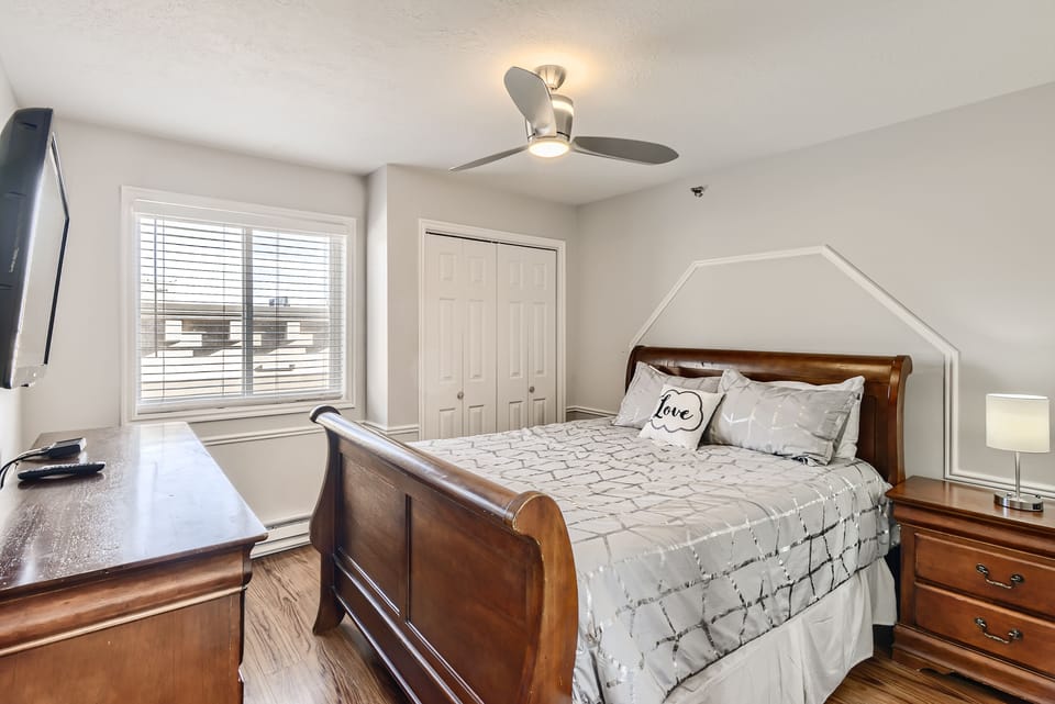 The master bedroom has a queen size bed..