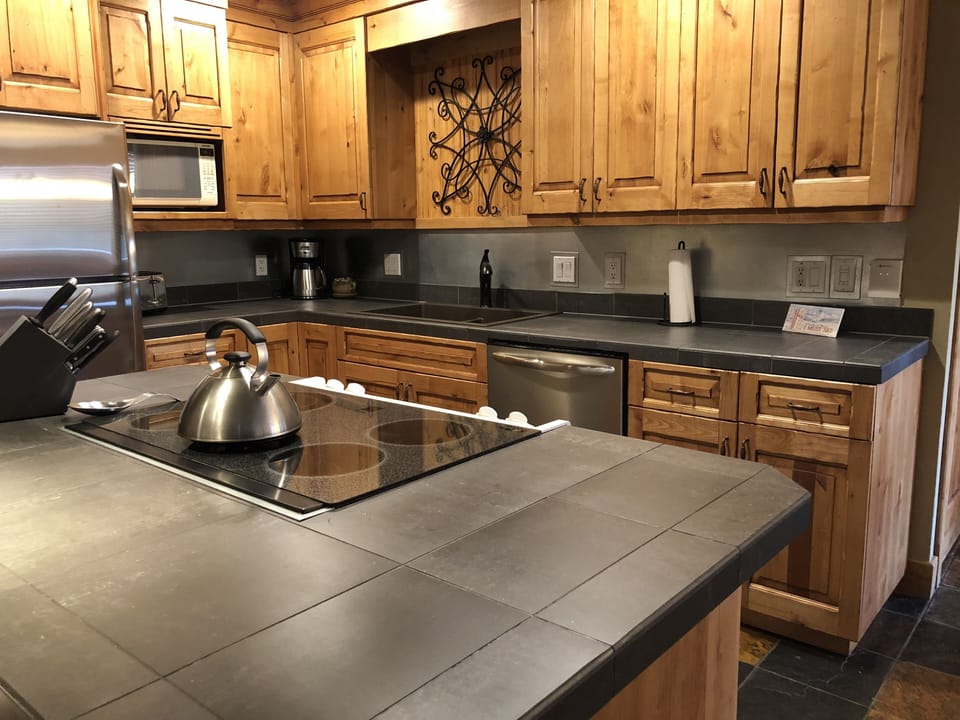 Beautiful kitchen with everything you need!
