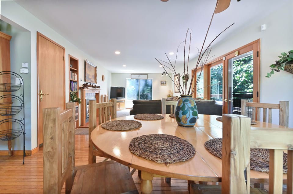 Dining table seats 8-10