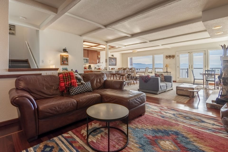 Cozy and open living space 