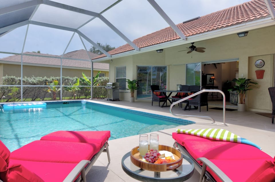 Outdoor lanai with plenty of seating by pool