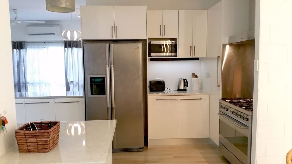 Central-New-Kitchen-Trinity-Beach-Getaway