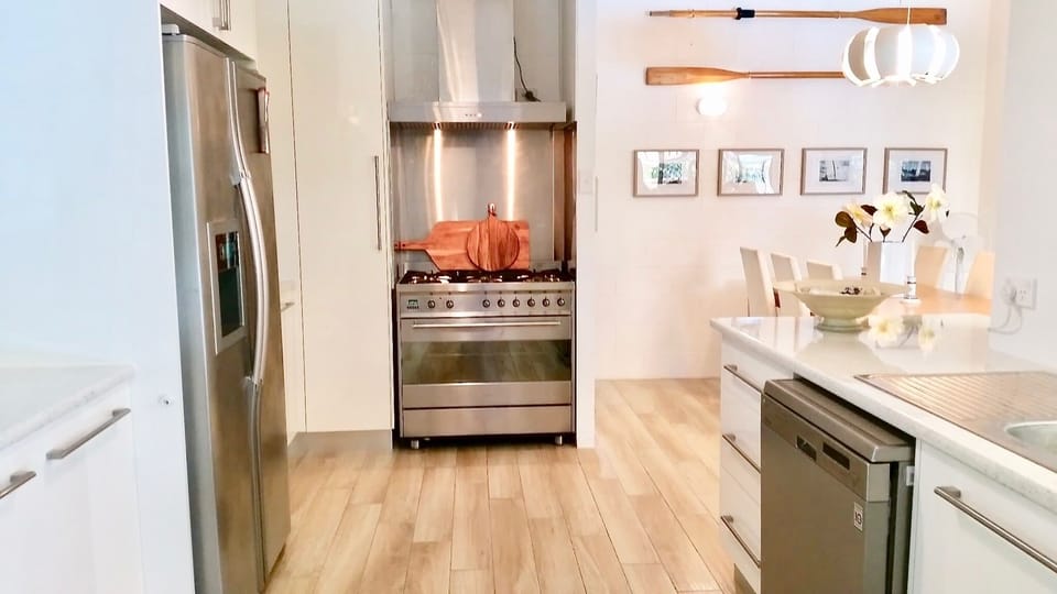 Chefs-Stove-Ice-fridge-Trinity-Beach-Getaway