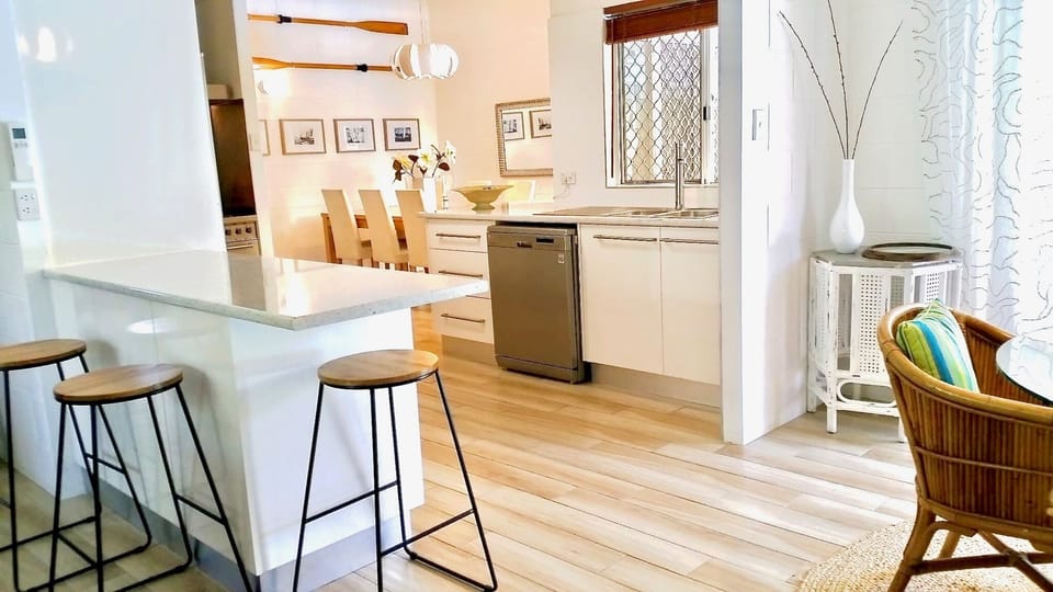Breakfast-Bar--Trinity-Beach-Getaway