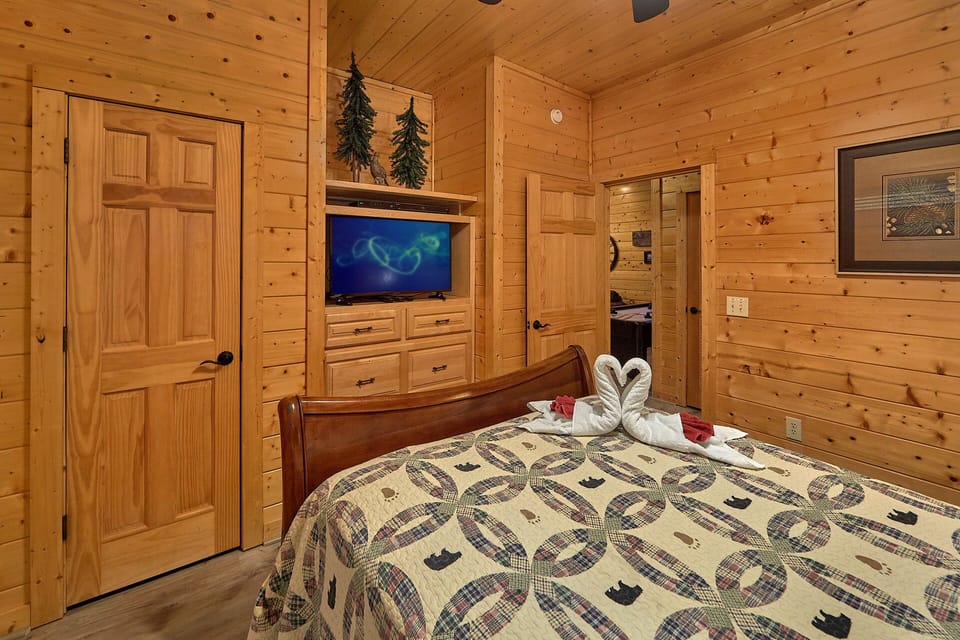 Queen bed on lower level