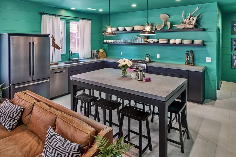 Eat-In Kitchen
