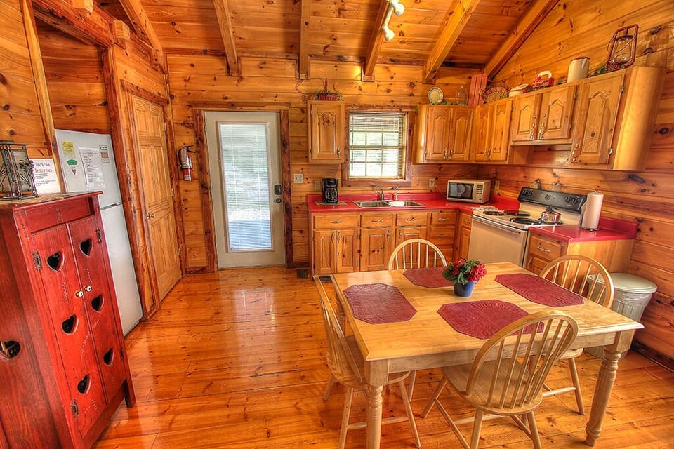 SweetHeart's Retreat 71 Pigeon Forge Cabin