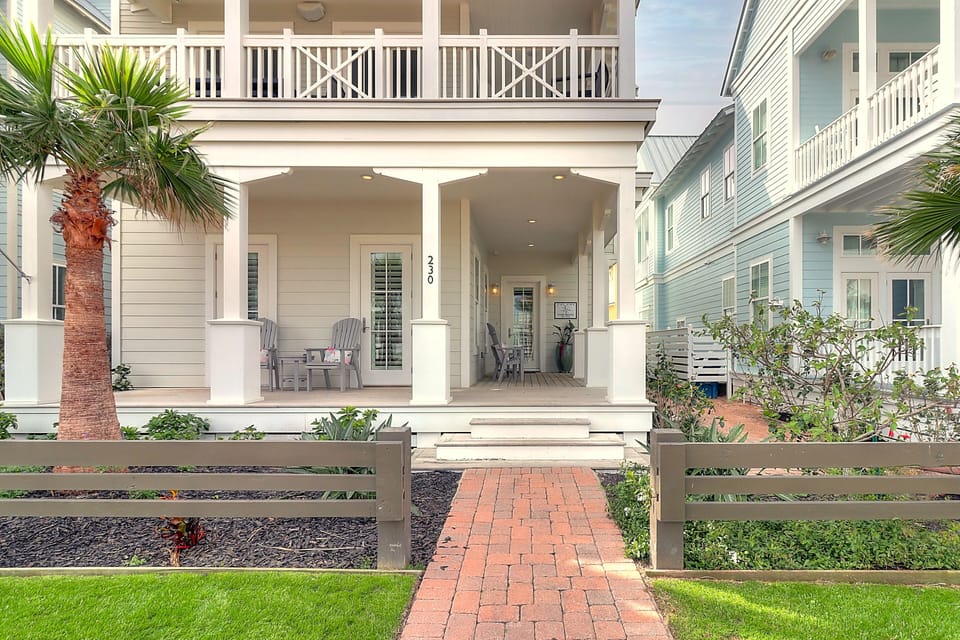 Front Porch, 1st Floor
