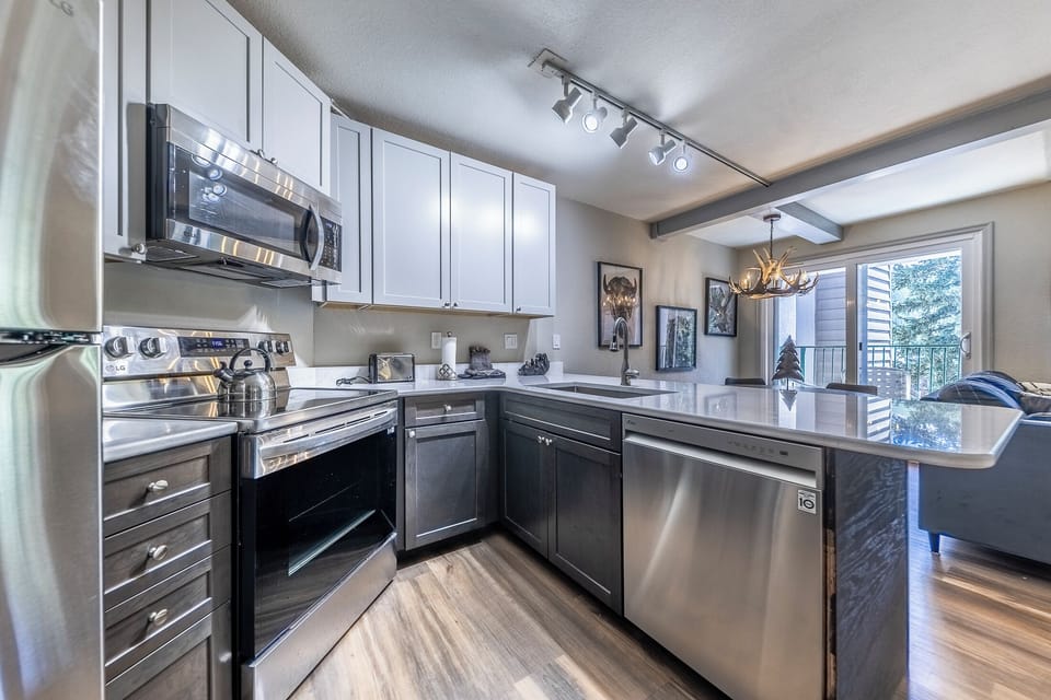 Open kitchen to dining & living area