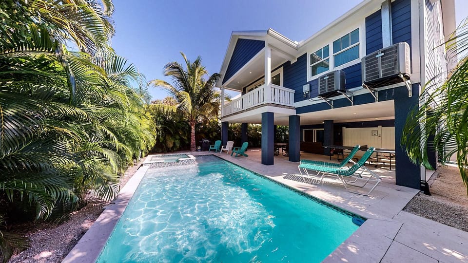 Private Pool, Spa, and Lounge - Sign of the Mermaid