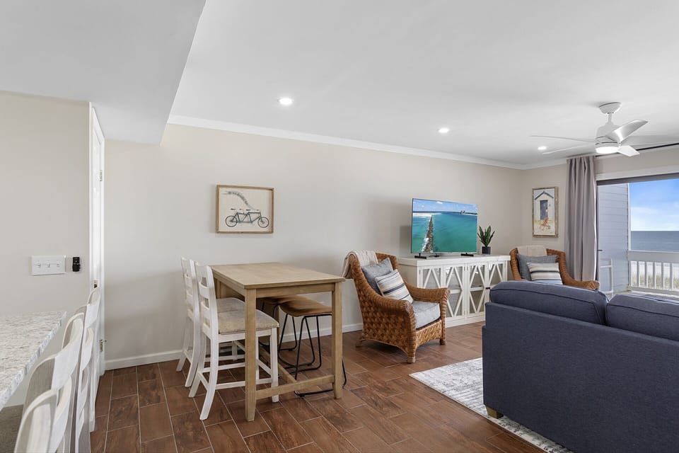 24-Shoreline-Villas-9-Dining