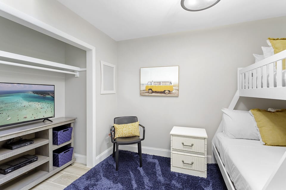 24-Shoreline-Villas-9-Guest-Bedroom-2