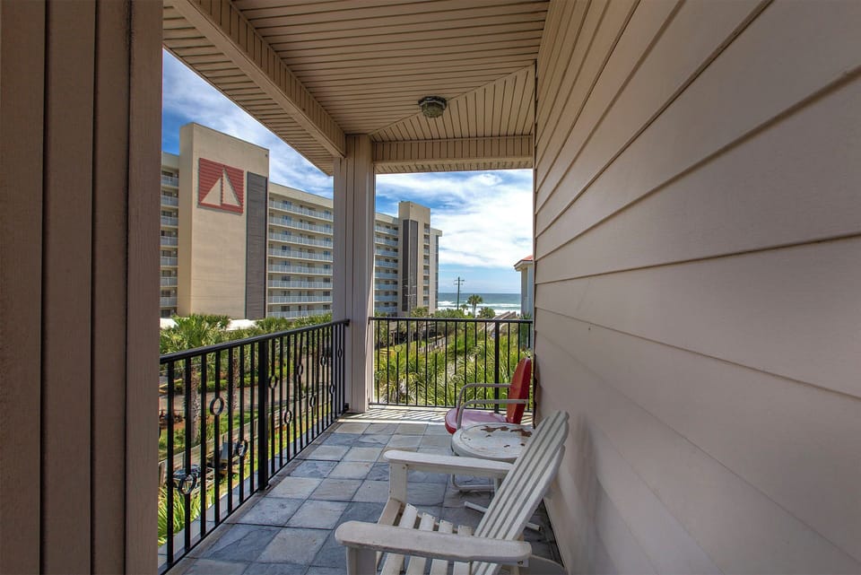 19-Polka-Dot-Bikini-Master-Balcony