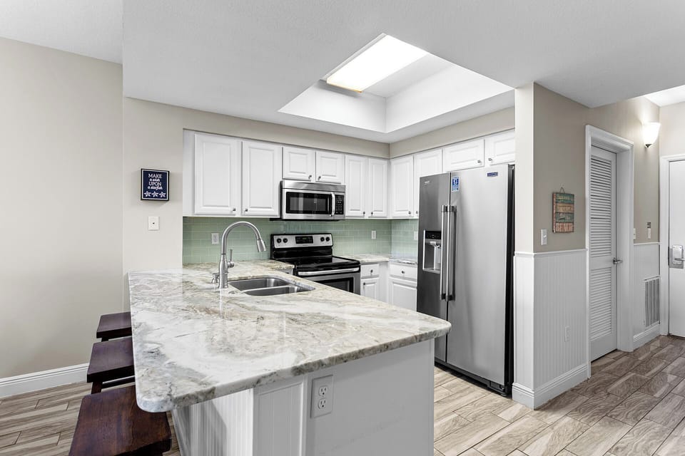 Ariel Dunes II 707 Kitchen
