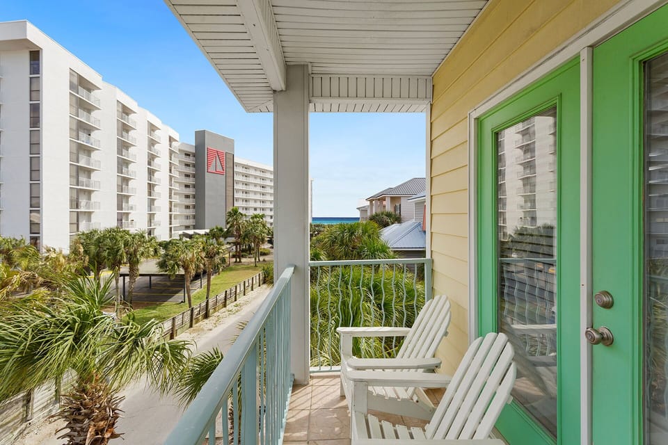24-Coastal-Cabana-Upper-Balcony