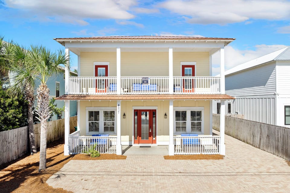 Beach Basket Exterior