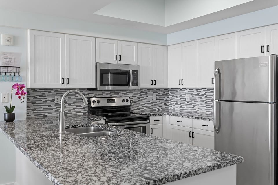24-Majestic-Sun-1004A-Kitchen-Alt